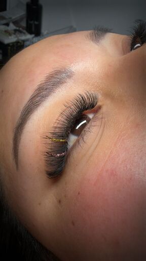 Volume eyelash extensions